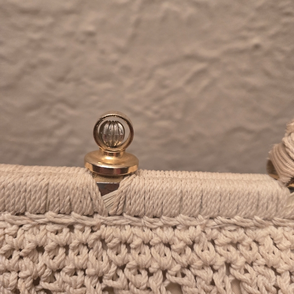 Vintage 60s Crochet Top Handle Handbag Ivory Kiss Lock - Picture 5 of 7